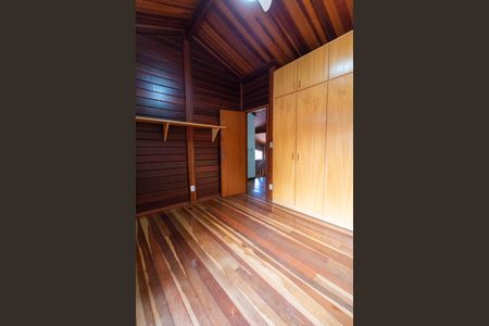 Casa à venda com 271m², 3 quartos e 4 vagasSUITE