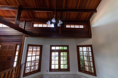 Casa à venda com 271m², 3 quartos e 4 vagasSALA