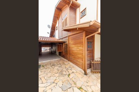 Casa à venda com 271m², 3 quartos e 4 vagasÁREA EXTERNA LATERAL