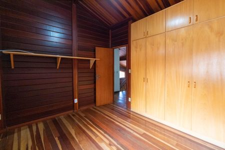 Casa à venda com 271m², 3 quartos e 4 vagasSUITE