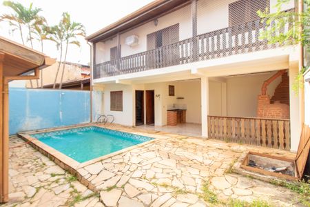 Casa à venda com 271m², 3 quartos e 4 vagasÁREA EXTERNA FUNDOS