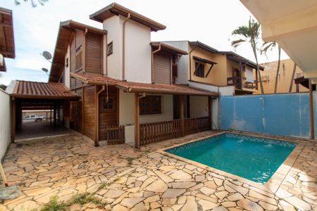 Casa à venda com 271m², 3 quartos e 4 vagasFACHADA FUNDOS