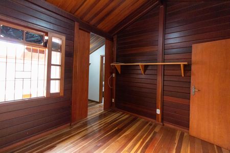 Casa à venda com 271m², 3 quartos e 4 vagasSUITE