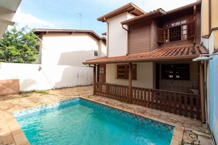 Casa à venda com 271m², 3 quartos e 4 vagasÁREA EXTERNA PISCINA