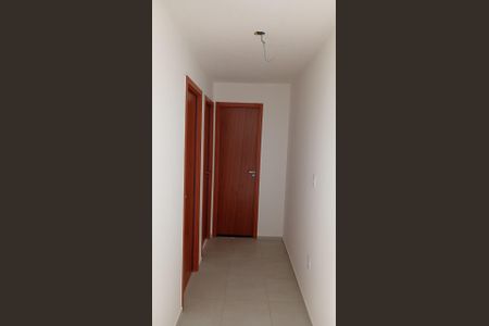 Corredor de apartamento para alugar com 2 quartos, 42m² em Del Castilho, Rio de Janeiro
