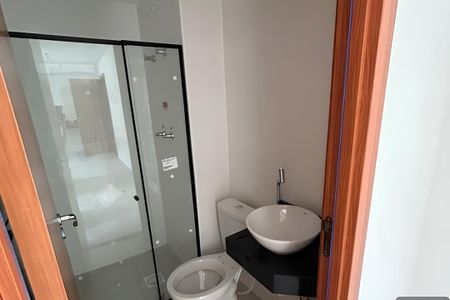Banheiro de apartamento para alugar com 2 quartos, 42m² em Del Castilho, Rio de Janeiro