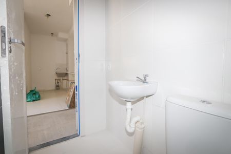 Banheiro de apartamento para alugar com 2 quartos, 32m² em Vila Suzana, São Paulo