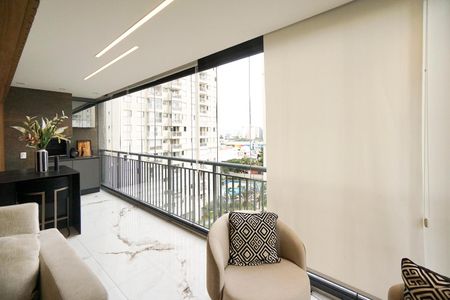 Apartamento à venda com 106m², 2 quartos e 2 vagas Apartamento à venda com 106m², 2 quartos e 2 vagasVaranda