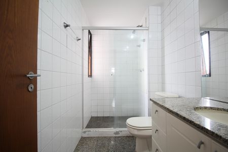 Apartamento à venda com 130m², 5 quartos e 3 vagasBanheiro da Suíte 2