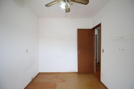 Apartamento à venda com 130m², 5 quartos e 3 vagasQuarto 2