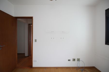 Apartamento à venda com 130m², 5 quartos e 3 vagasQuarto 2