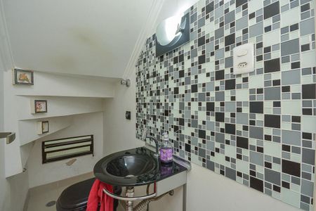 Casa à venda com 140m², 4 quartos e 2 vagas Casa à venda com 140m², 4 quartos e 2 vagasLavabo