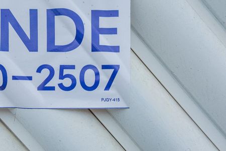 Casa à venda com 140m², 4 quartos e 2 vagas Casa à venda com 140m², 4 quartos e 2 vagasFachada