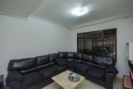 Casa à venda com 140m², 4 quartos e 2 vagas Casa à venda com 140m², 4 quartos e 2 vagasSala
