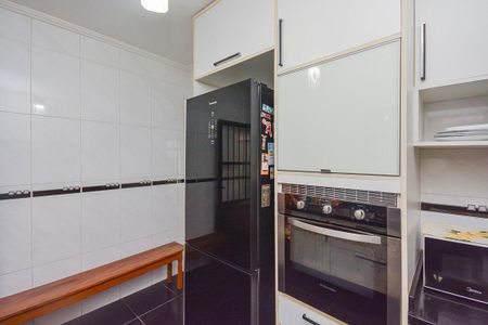 Casa à venda com 140m², 4 quartos e 2 vagas Casa à venda com 140m², 4 quartos e 2 vagasCozinha
