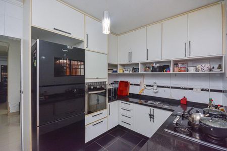 Casa à venda com 140m², 4 quartos e 2 vagas Casa à venda com 140m², 4 quartos e 2 vagasCozinha