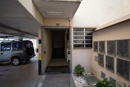 Apartamento à venda com 47m², 2 quartos e 1 vaga Apartamento à venda com 47m², 2 quartos e 1 vagaFachada do bloco