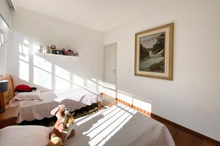 Apartamento à venda com 105m², 3 quartos e 2 vagasQuarto 2