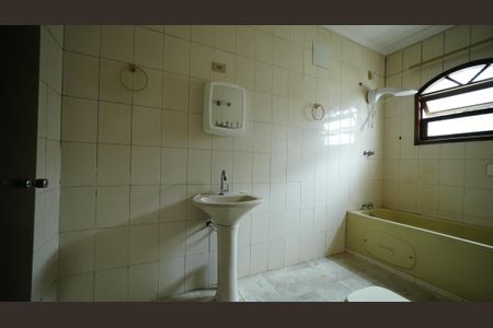 Casa para alugar com 124m², 2 quartos e 2 vagasBanheiro da Suite