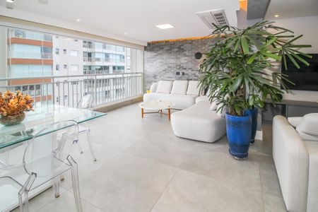 Apartamento à venda com 136m², 3 quartos e 2 vagas Apartamento à venda com 136m², 3 quartos e 2 vagasVaranda