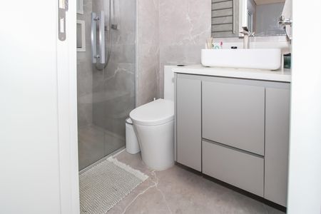 Apartamento à venda com 136m², 3 quartos e 2 vagas Apartamento à venda com 136m², 3 quartos e 2 vagasBanheiro da Suíte 1