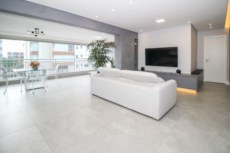 Apartamento à venda com 136m², 3 quartos e 2 vagas Apartamento à venda com 136m², 3 quartos e 2 vagasSala