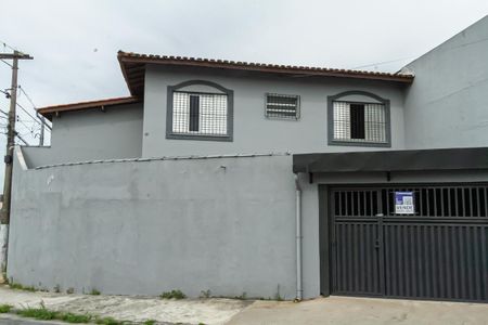 Casa à venda com 147m², 3 quartos e 2 vagas Casa à venda com 147m², 3 quartos e 2 vagasFachada