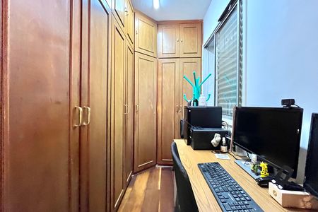 Apartamento à venda com 80m², 2 quartos e 1 vaga Apartamento à venda com 80m², 2 quartos e 1 vagaCloset do Quarto 1
