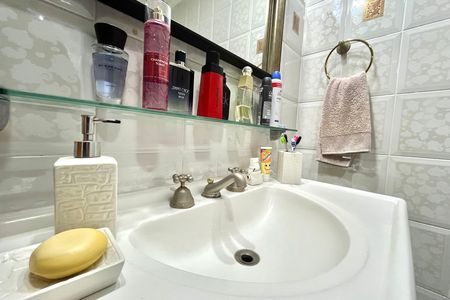 Apartamento à venda com 80m², 2 quartos e 1 vaga Apartamento à venda com 80m², 2 quartos e 1 vagaBanheiro