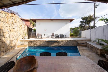 Casa à venda com 350m², 5 quartos e 6 vagas Casa à venda com 350m², 5 quartos e 6 vagasAREA DE PISCINA