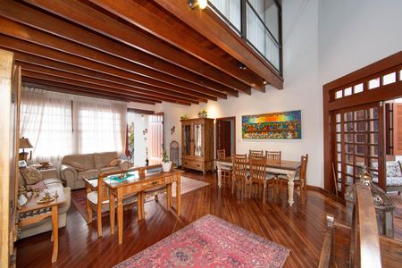 Casa à venda com 350m², 5 quartos e 6 vagas Casa à venda com 350m², 5 quartos e 6 vagasSALA