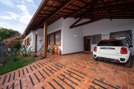 Casa à venda com 350m², 5 quartos e 6 vagas Casa à venda com 350m², 5 quartos e 6 vagasGARAGEM