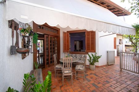 Casa à venda com 350m², 5 quartos e 6 vagas Casa à venda com 350m², 5 quartos e 6 vagasAREA EXTERNA