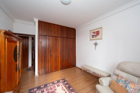 Casa à venda com 350m², 5 quartos e 6 vagas Casa à venda com 350m², 5 quartos e 6 vagasQUARTO4