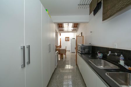 Casa à venda com 350m², 5 quartos e 6 vagas