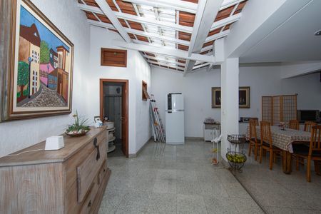 Casa à venda com 350m², 5 quartos e 6 vagas Casa à venda com 350m², 5 quartos e 6 vagasCOZINHA