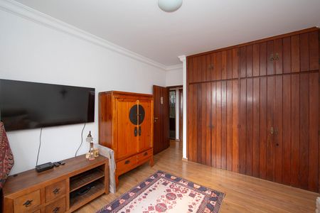 Casa à venda com 350m², 5 quartos e 6 vagas Casa à venda com 350m², 5 quartos e 6 vagasQUARTO4
