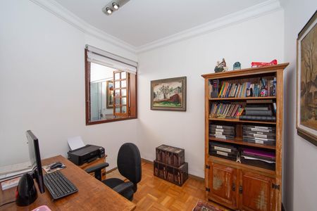 Casa à venda com 350m², 5 quartos e 6 vagas Casa à venda com 350m², 5 quartos e 6 vagasESCRITORIO