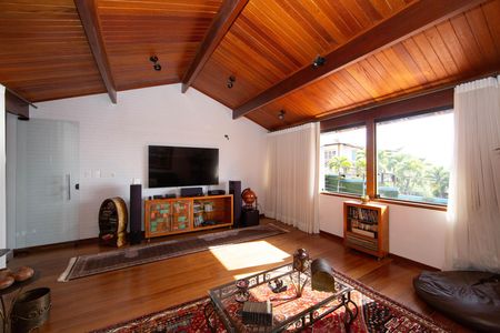 Casa à venda com 350m², 5 quartos e 6 vagas Casa à venda com 350m², 5 quartos e 6 vagasSALA