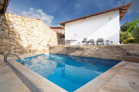 Casa à venda com 350m², 5 quartos e 6 vagas Casa à venda com 350m², 5 quartos e 6 vagasAREA DE PISCINA