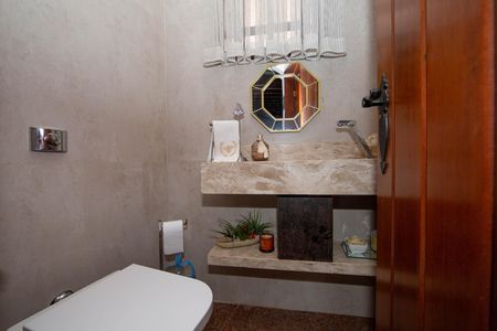 Casa à venda com 350m², 5 quartos e 6 vagas Casa à venda com 350m², 5 quartos e 6 vagasBANHEIRO1