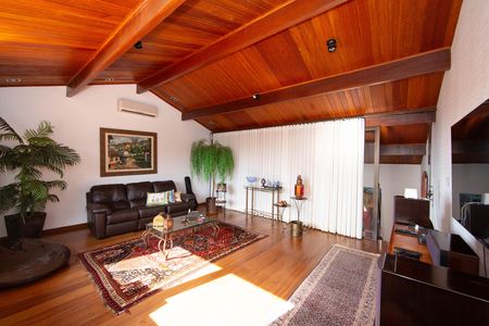 Casa à venda com 350m², 5 quartos e 6 vagas Casa à venda com 350m², 5 quartos e 6 vagasSALA