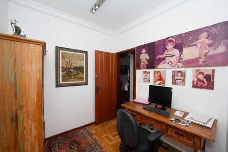 Casa à venda com 350m², 5 quartos e 6 vagas Casa à venda com 350m², 5 quartos e 6 vagasESCRITORIO