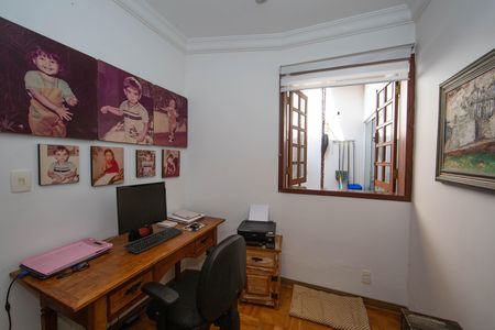 Casa à venda com 350m², 5 quartos e 6 vagas Casa à venda com 350m², 5 quartos e 6 vagasESCRITORIO