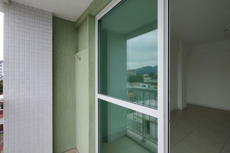 Apartamento à venda com 70m², 2 quartos e 1 vaga Apartamento à venda com 70m², 2 quartos e 1 vagaVaranda