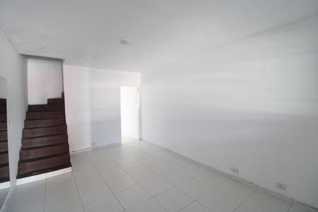 Sala de casa para alugar com 2 quartos, 156m² em Jardim das Imbuias, São Paulo