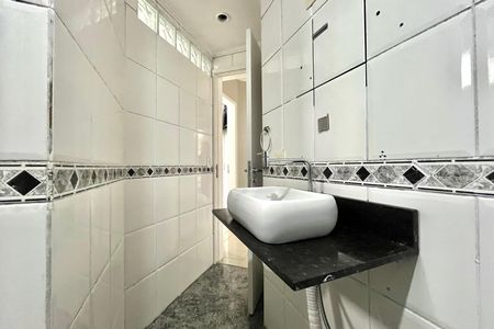 Apartamento à venda com 75m², 3 quartos e 2 vagas Apartamento à venda com 75m², 3 quartos e 2 vagasBanheiro social