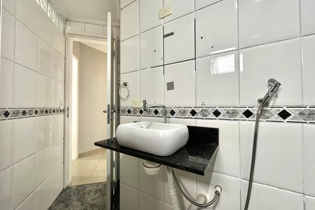 Apartamento à venda com 75m², 3 quartos e 2 vagas Apartamento à venda com 75m², 3 quartos e 2 vagasBanheiro social