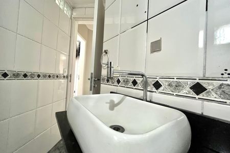 Apartamento à venda com 75m², 3 quartos e 2 vagas Apartamento à venda com 75m², 3 quartos e 2 vagasBanheiro social