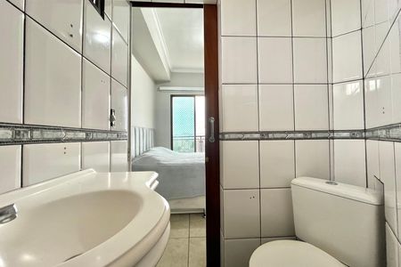 Apartamento à venda com 75m², 3 quartos e 2 vagas Apartamento à venda com 75m², 3 quartos e 2 vagasBanheiro da Suíte